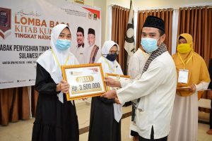 Rahmaniah, Santri Mandiri, Menangkan Lomba Baca Kitab Kuning F-PKS DPR RI Tingkat Sulawesi Selatan