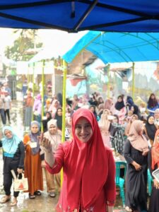 Aleg PKS, Meity Rahmatia, Makan Coto Gratis Bersama Warga Desa Lempangan, Gowa, Sulsel