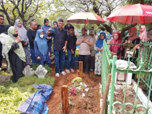 Anwar Faruq Takziah ke Kediaman Guru Mengaji di Mappala, Kenang Sosok Almarhumah Ibu Khadijah