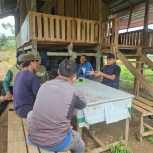 Serap Aspirasi Sambil Menyeruput Kopi, Mallarangan Tutu Temui Petani di Takalar
