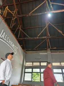 Miris! Tinjau SMA 23 Makassar, Anggota DPRD Sulsel Haris Abdurrahman Temukan Plafon Roboh Hingga Toilet Rusak